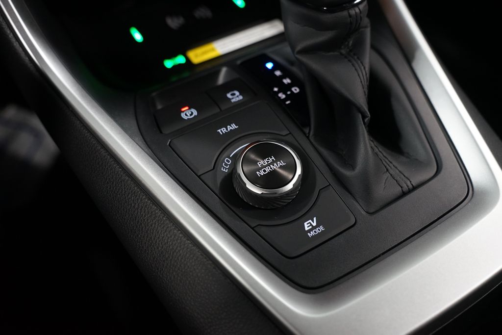 Thumbnail: 2025 Toyota RAV4 - 22