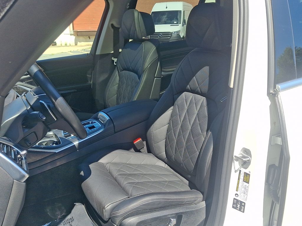 Thumbnail: 2025 BMW X7 - 13