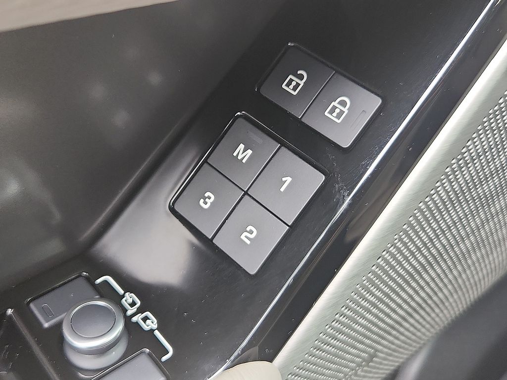 Thumbnail: 2021 Land Rover Range Rover Velar - 24