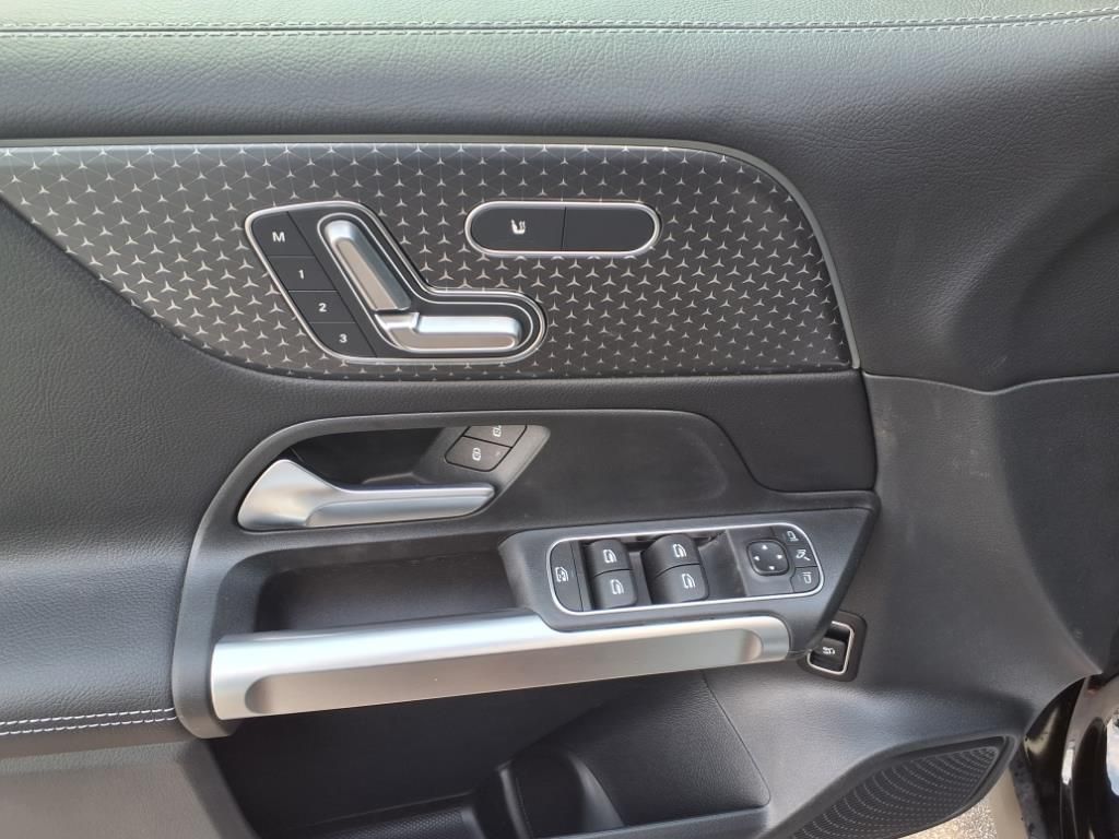 New 2025 Black Mercedes-Benz GLB 250 image 12