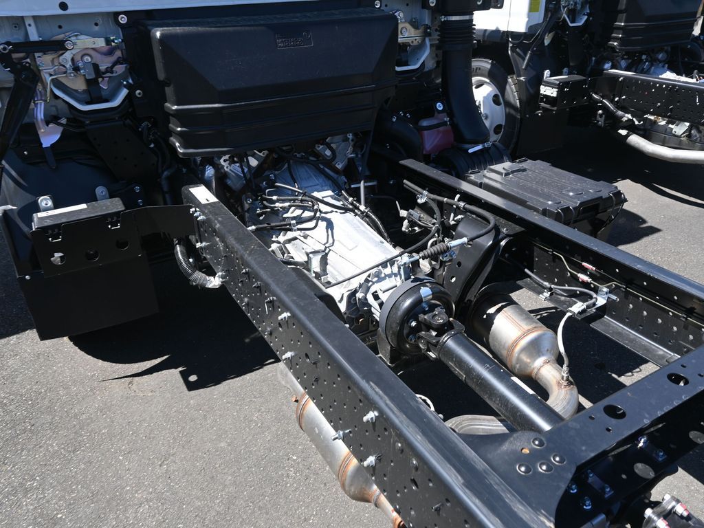 2024 Isuzu NPR HD 