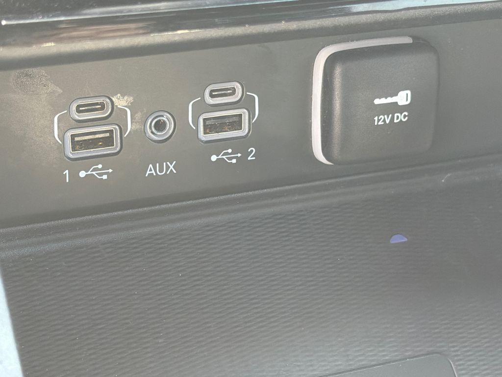 Used 2025 White Jeep Altitude image 30