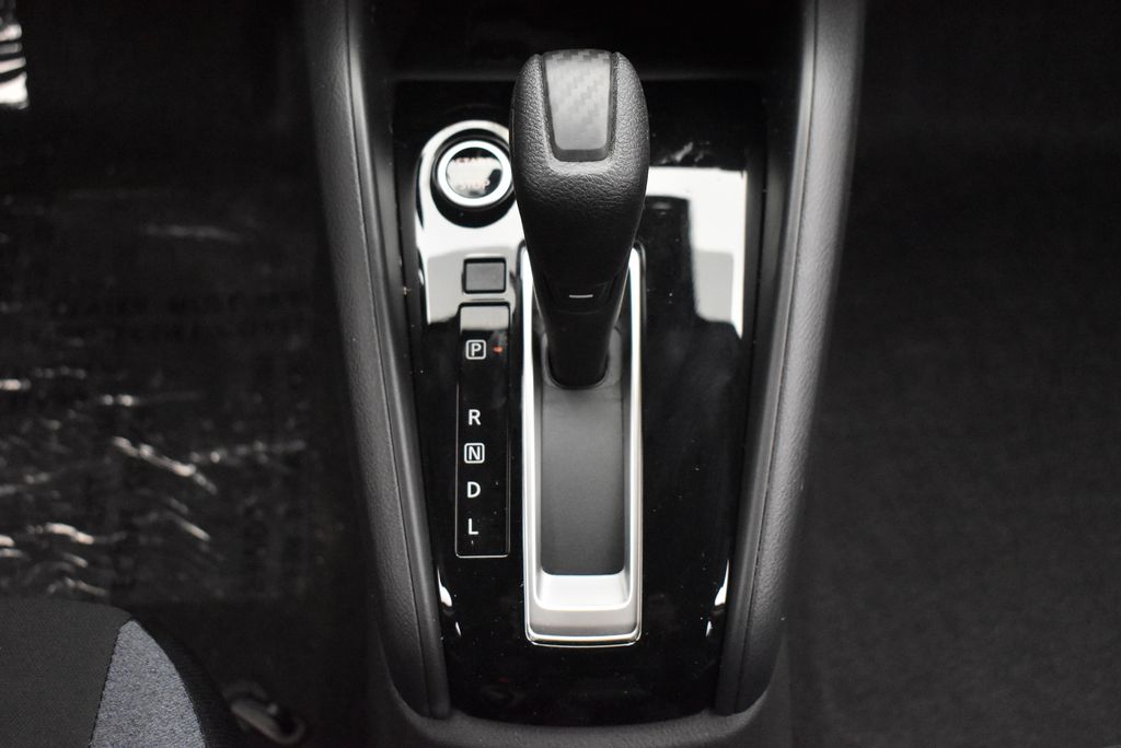 2025 Nissan Versa 1.6 SV 26