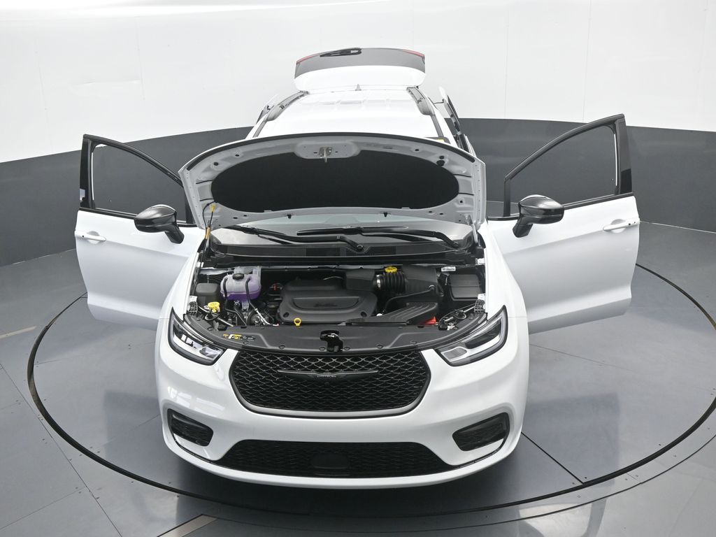 New 2026 Bright White Clearcoat Chrysler Select image 70