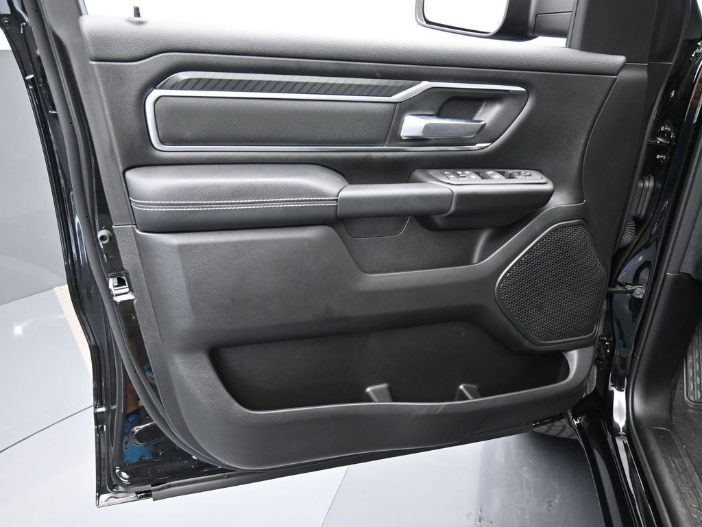 Used 2025 Diamond Black Crystal Pearlcoat Ram Big Horn/Lone Star image 31