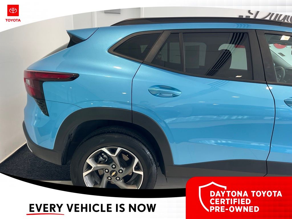 2025 Chevrolet Trax LT - Photo 7