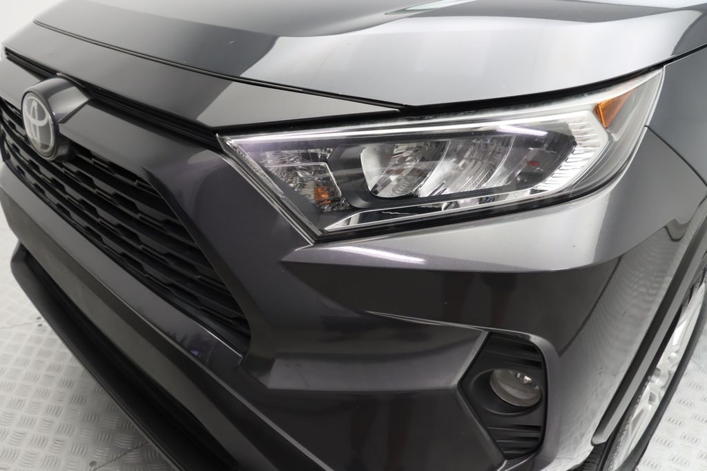 2021 Toyota RAV4 XLE 3