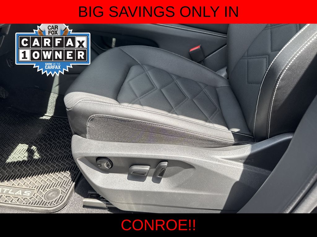 2024 Volkswagen Atlas 2.0T SE w/Technology Black at Cook Ford