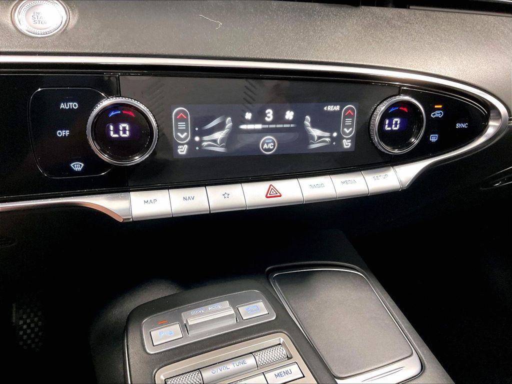 2025 Genesis GV70 — photo 25