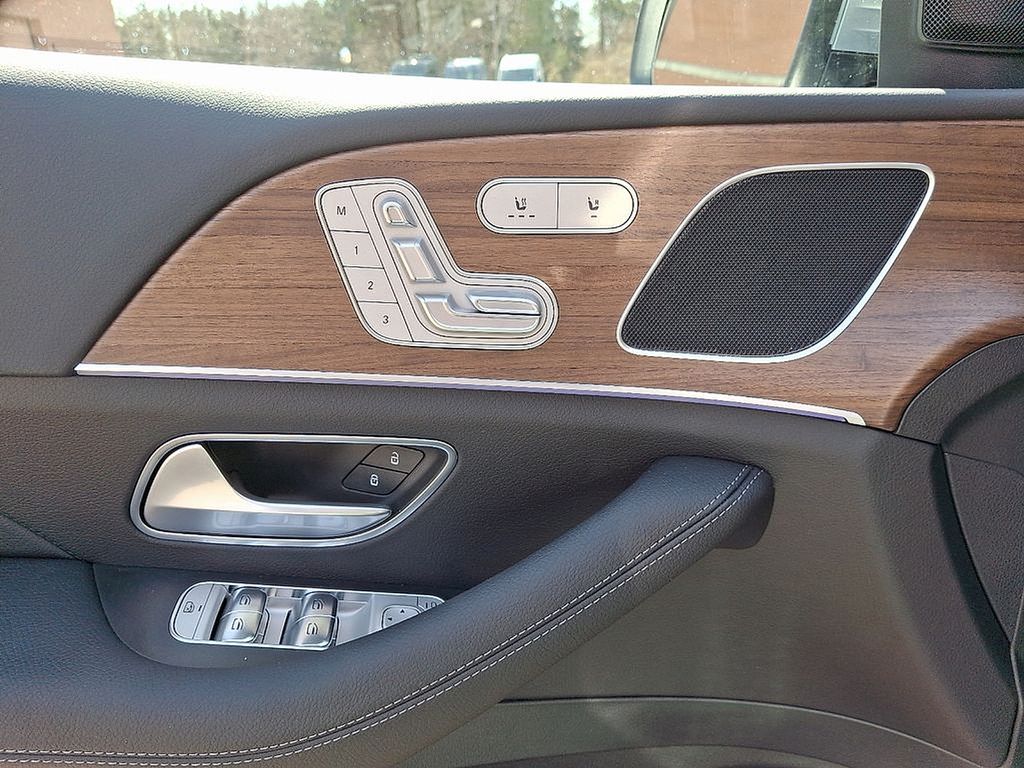 Thumbnail: 2025 Mercedes-Benz GLE - 8