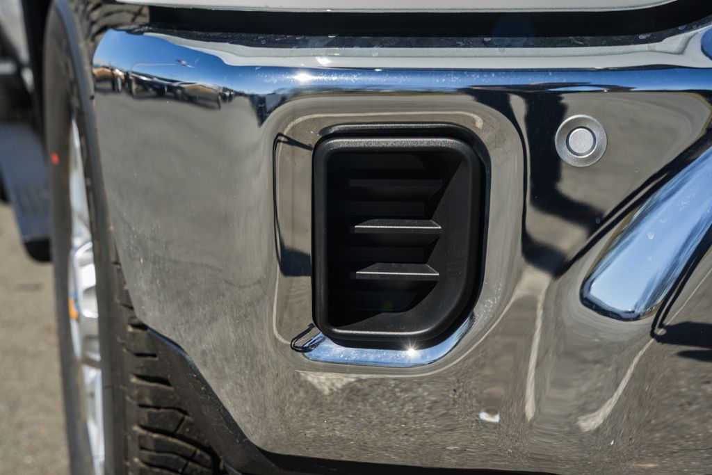 ChevroletSilverado 3500HD14