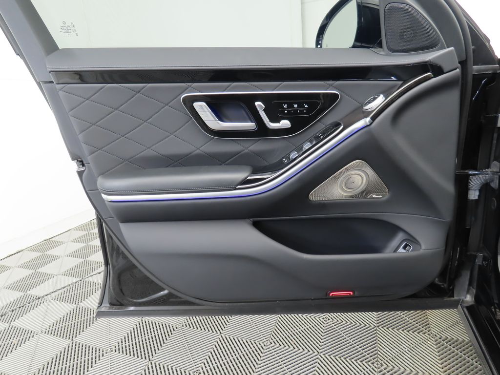 Thumbnail: 2022 Mercedes-Benz S-Class - 25