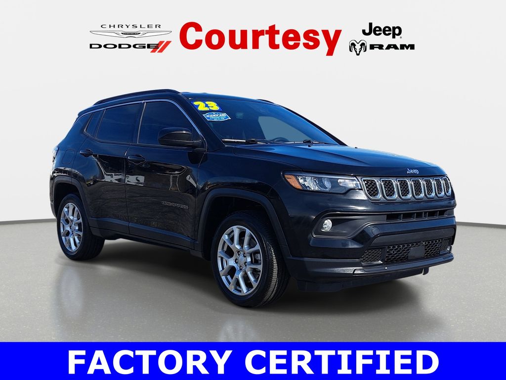 Diamond Black Crystal Pearlcoat 2023 Jeep Compass Latitude Lux 4WD SUV / Crossover Four-Wheel Drive 8-Speed Automatic