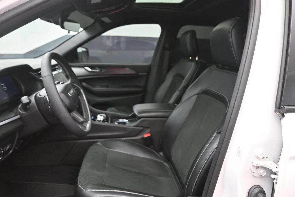 Used 2025 Jeep Grand Cherokee SUV