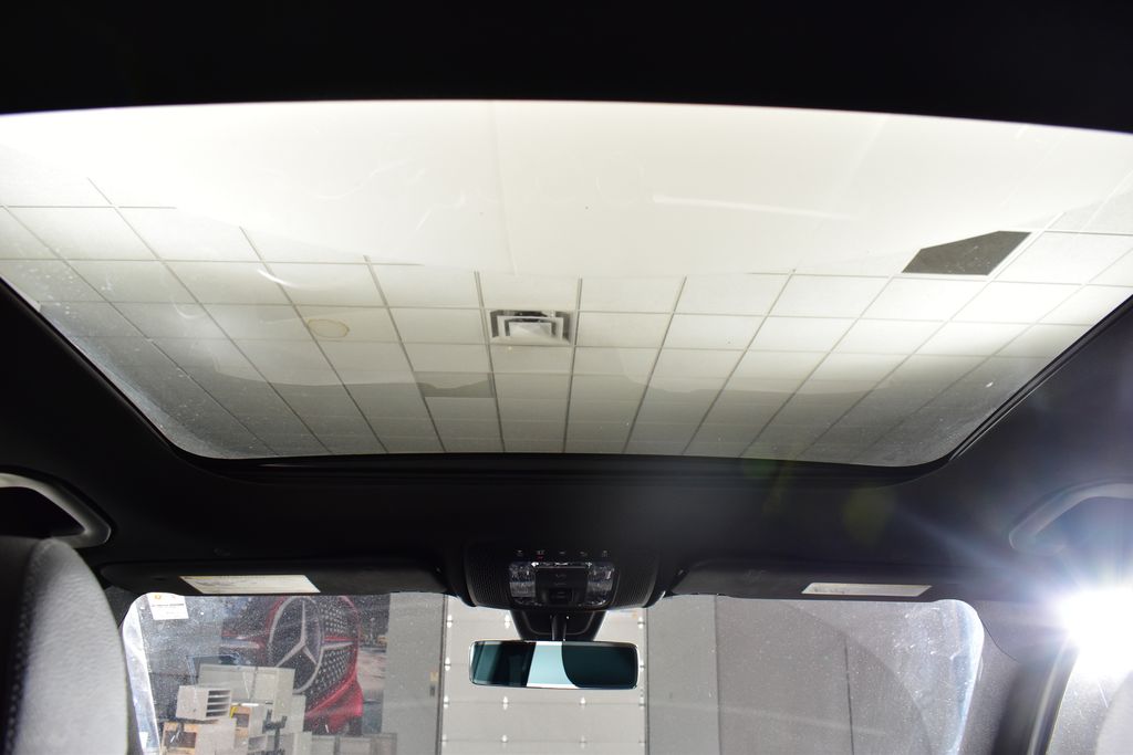 Thumbnail: 2022 Mercedes-Benz GLB - 28