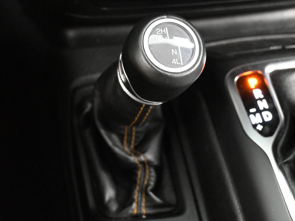 Used 2022 Black Clearcoat Jeep High Altitude image 22