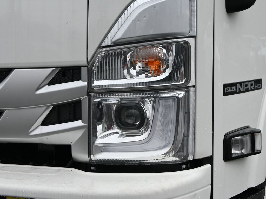 2025 Isuzu NPR HD 