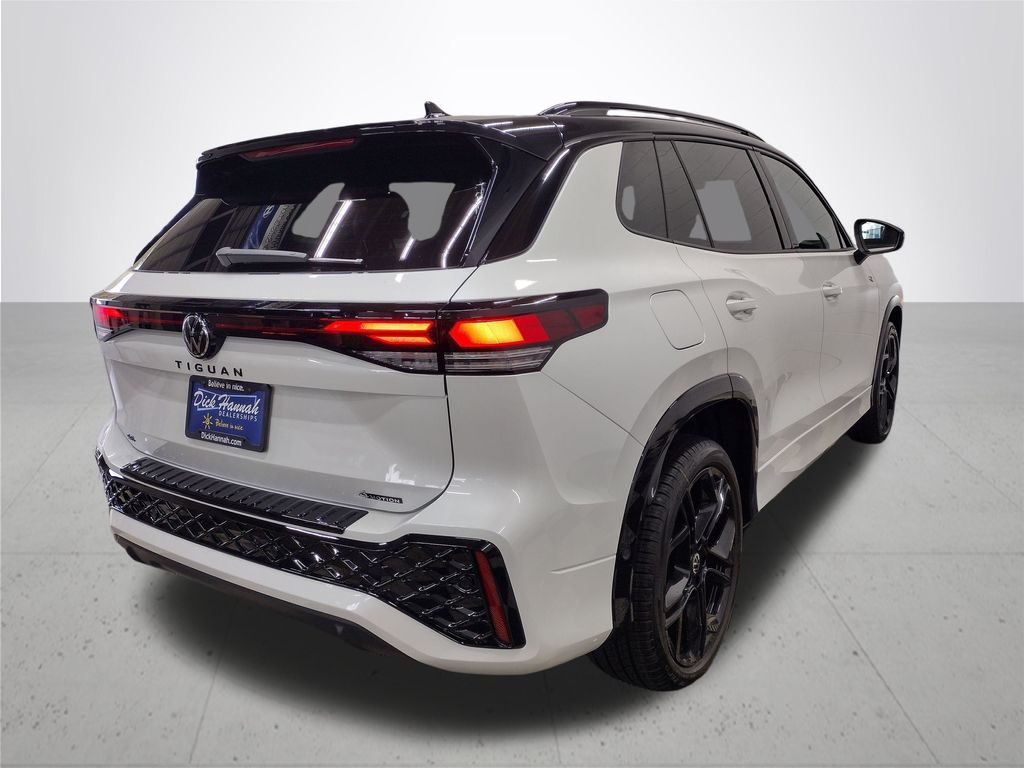 2025 Volkswagen Tiguan 2.0T SE R-Line Black