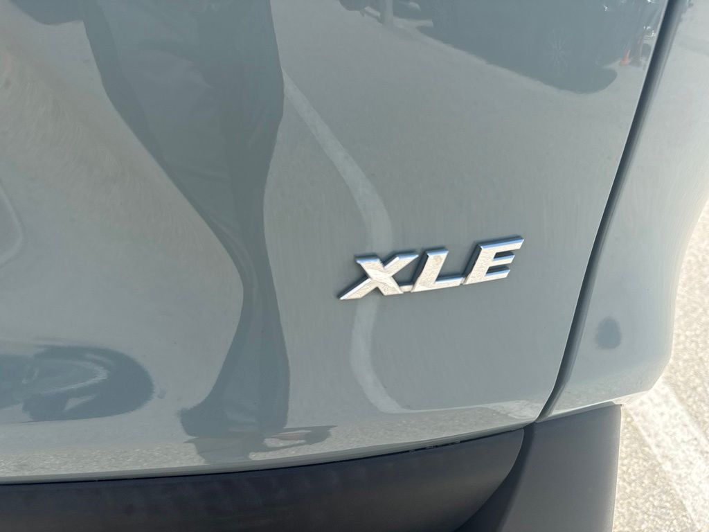 Used 2022 Gray Toyota XLE Premium image 9