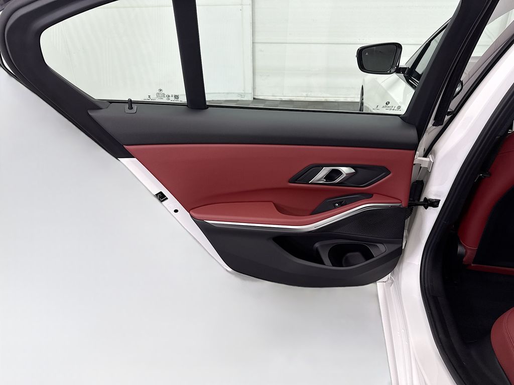 Thumbnail: 2025 BMW 3 Series - 25