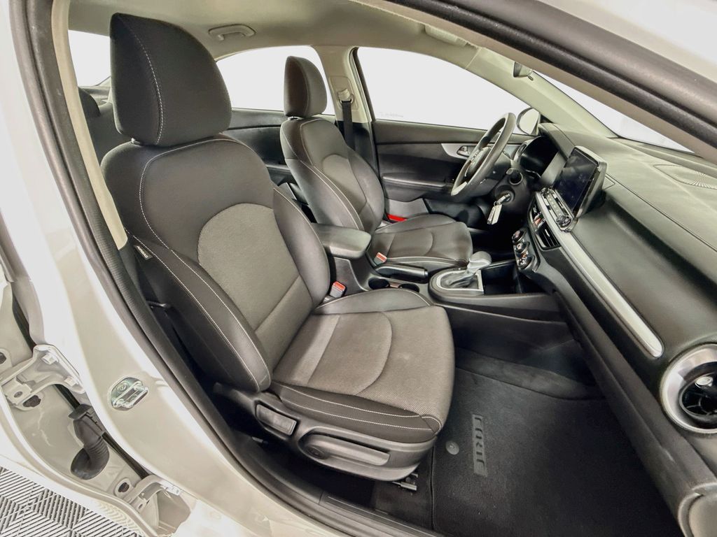 Thumbnail: 2023 Kia Forte - 26