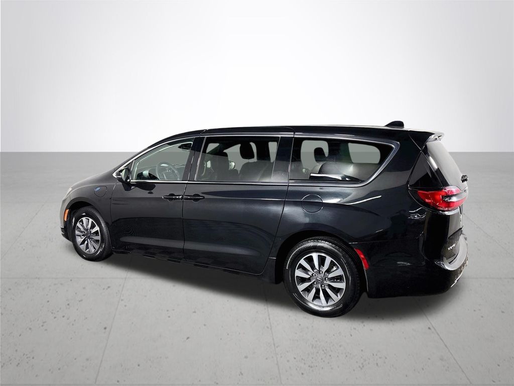 2023 Chrysler Pacifica Hybrid Touring L