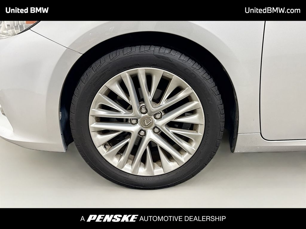 Thumbnail: 2014 Lexus ES - 2