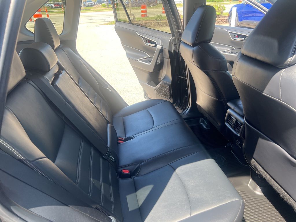 2022 Toyota RAV4 XLE Premium photo