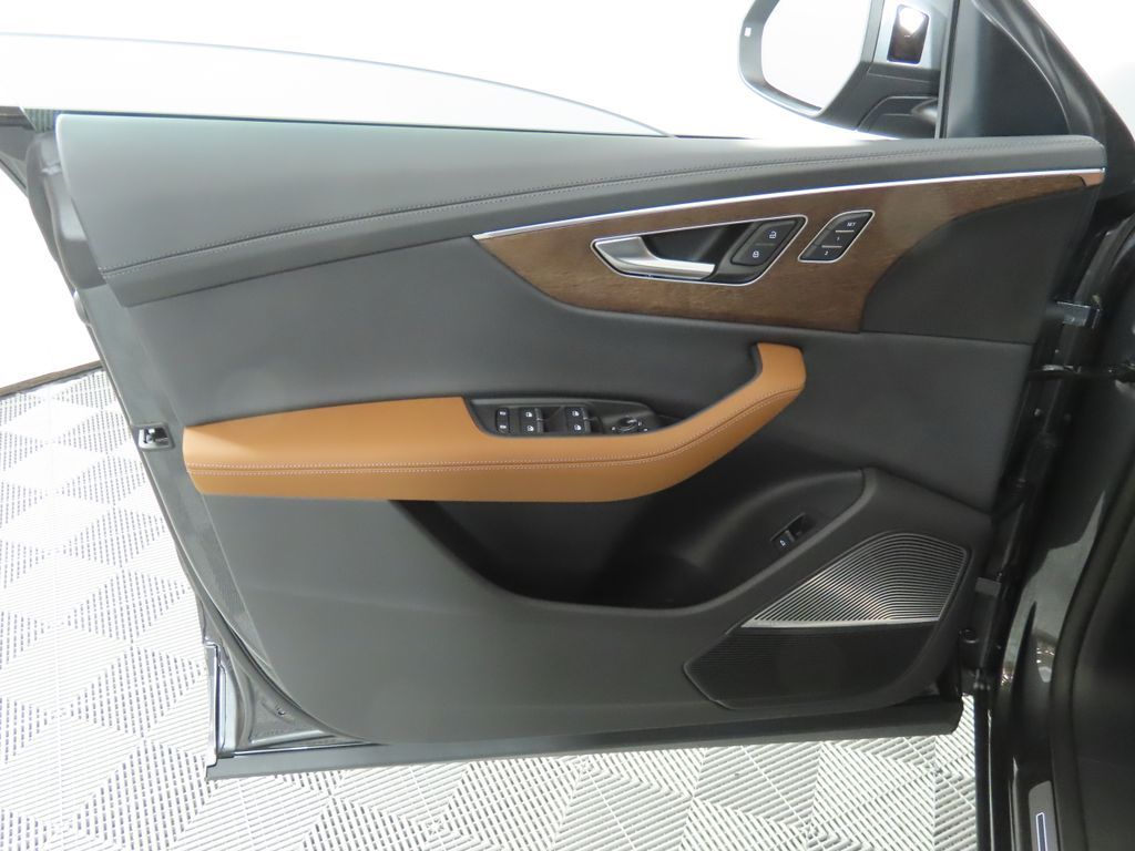 Thumbnail: 2026 Audi Q8 - 29