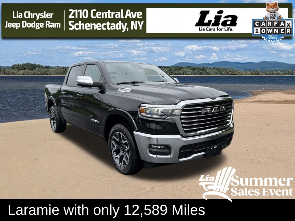 Diamond Black Crystal Pearlcoat 2026 RAM 1500 Pickup Truck Four-Wheel Drive 8-Speed Automatic