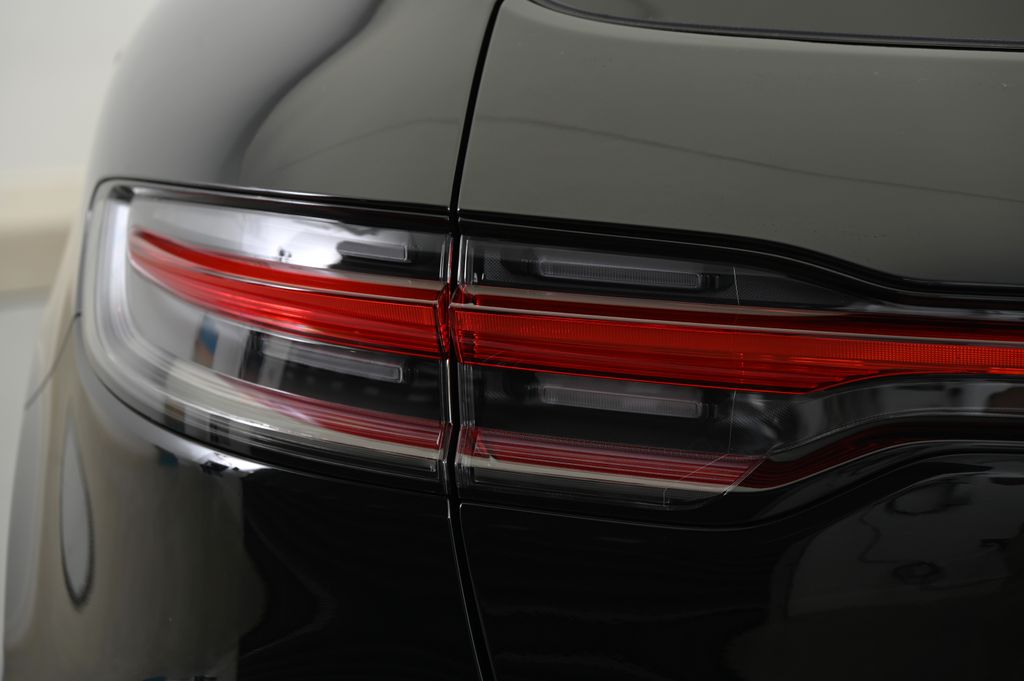 Thumbnail: 2025 Porsche Macan - 13