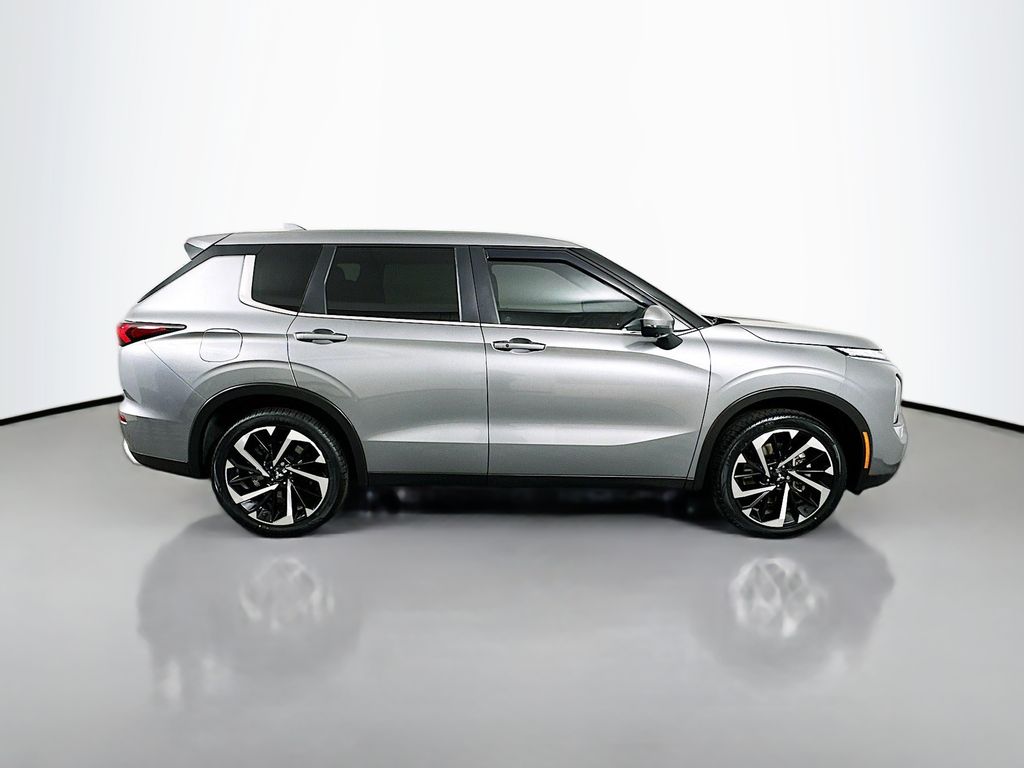 Thumbnail: 2022 Mitsubishi Outlander - 4