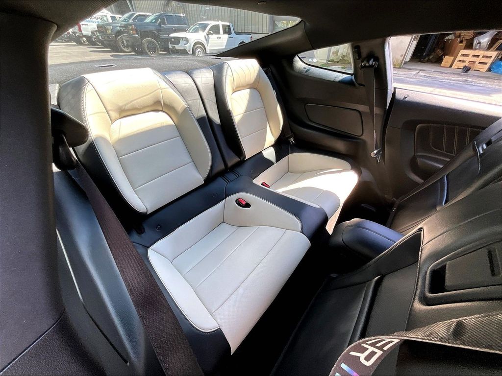 2015 Ford Mustang — photo 16