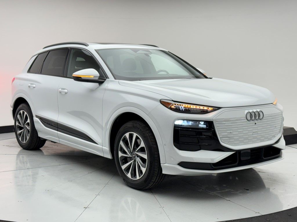 Thumbnail: 2025 Audi Q6 e-tron - 4