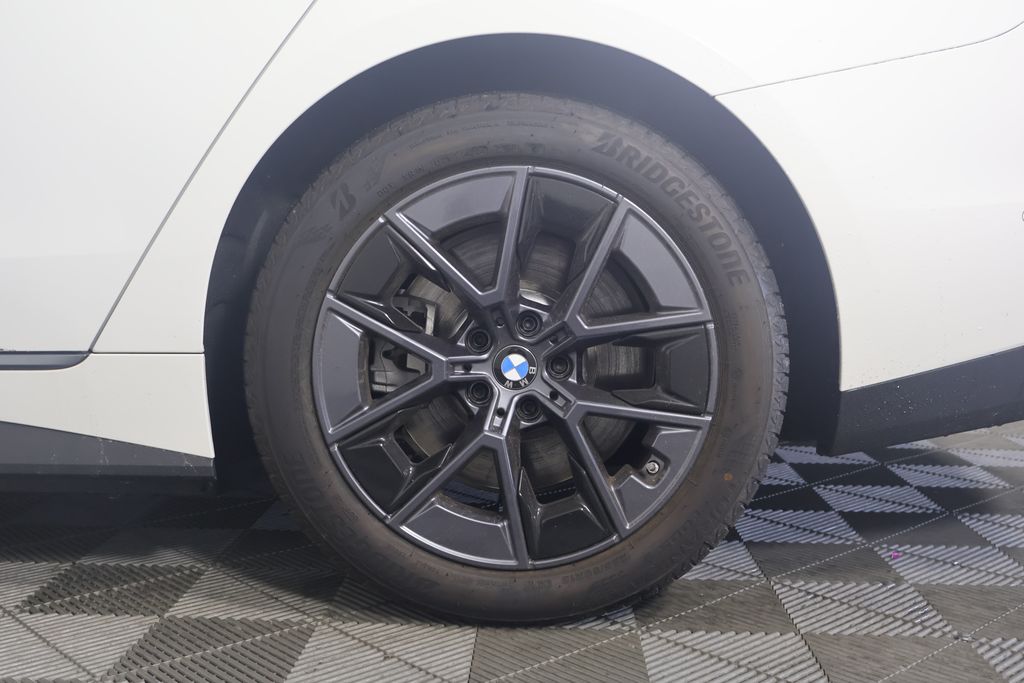 2025 BMW i4 eDrive40 10