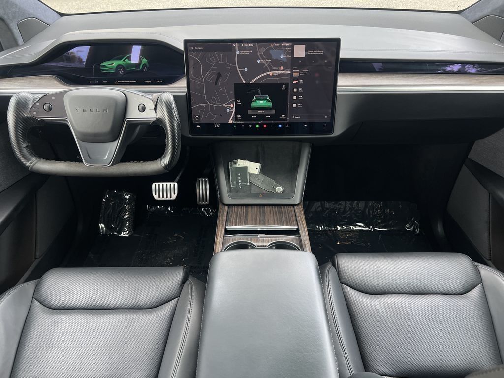 Used 2023  Tesla Standard Range image 2
