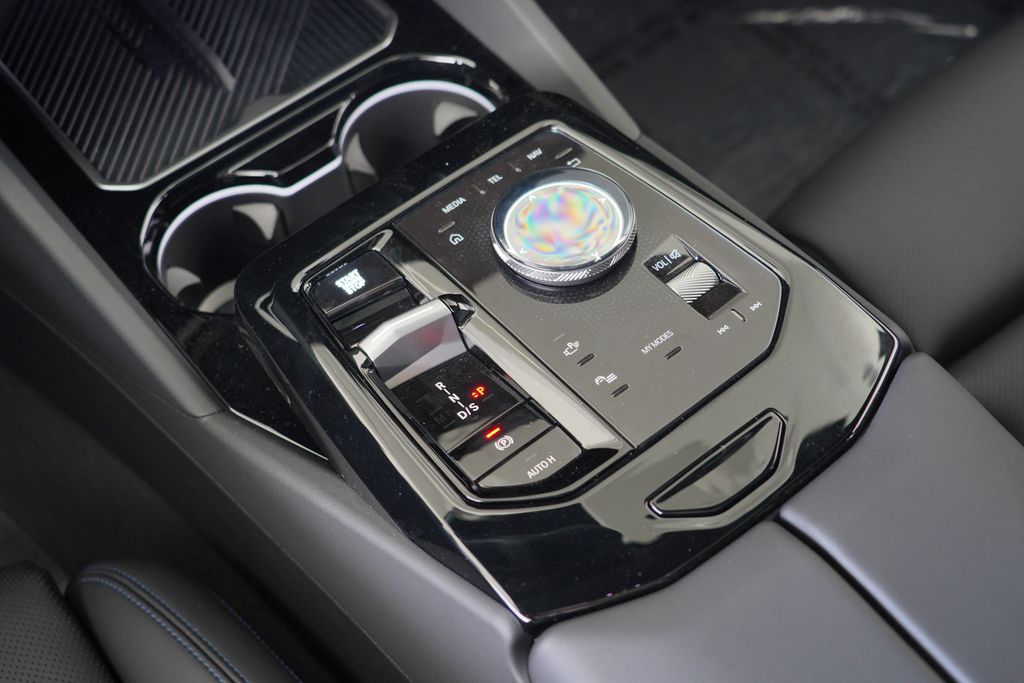 Thumbnail: 2026 BMW 5 Series - 25