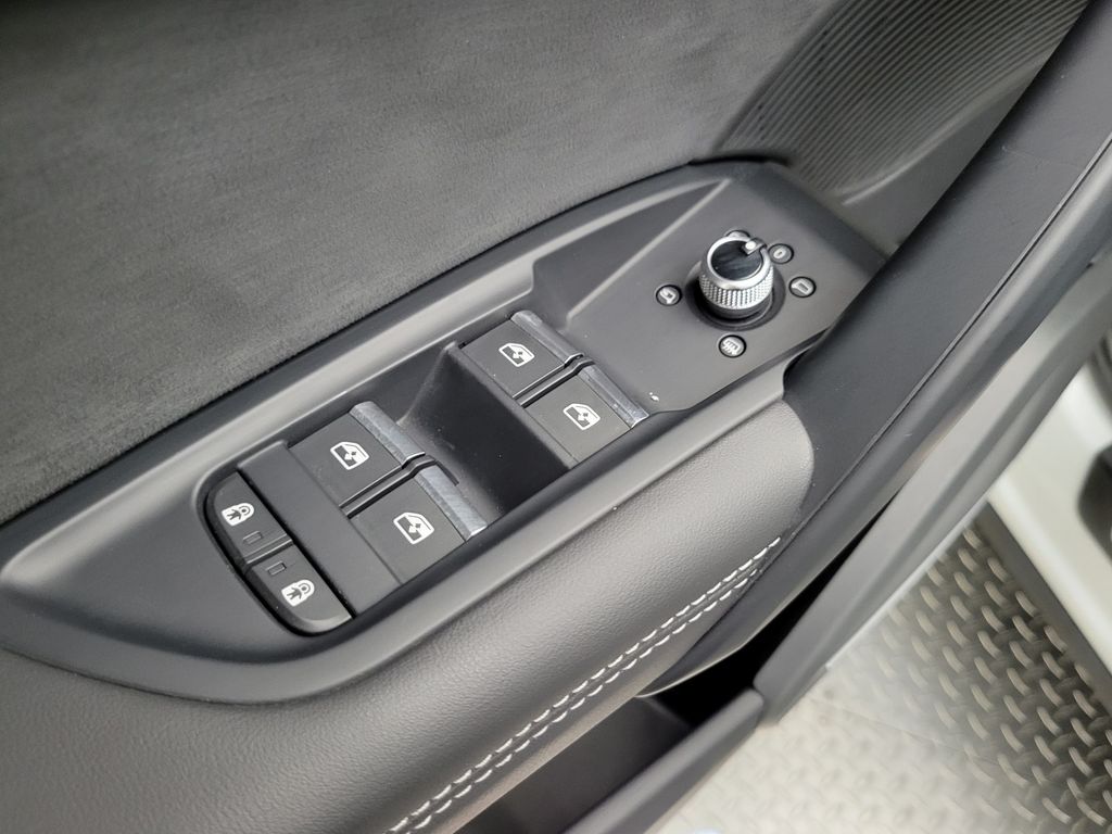 Thumbnail: 2023 Audi SQ5 - 28