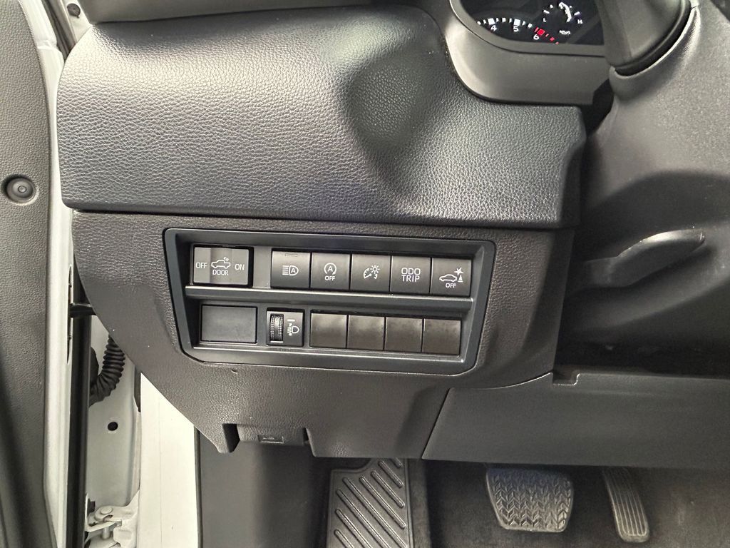 Used 2024 Wind Chill Pearl Toyota SR5 image 30