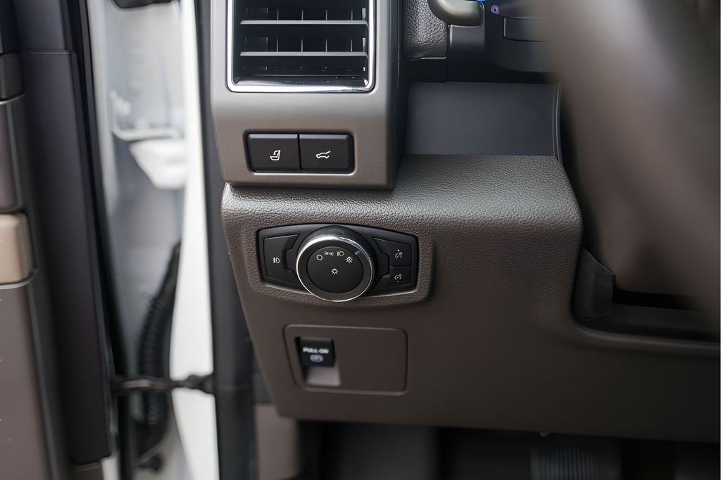 Used Car 2021 Ford Expedition  Xlt For Sale Under $35,000 In Austin, Texas