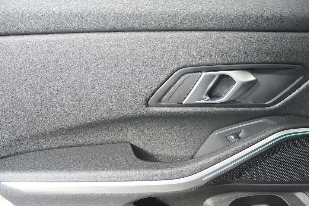 Thumbnail: 2025 BMW 3 Series - 14