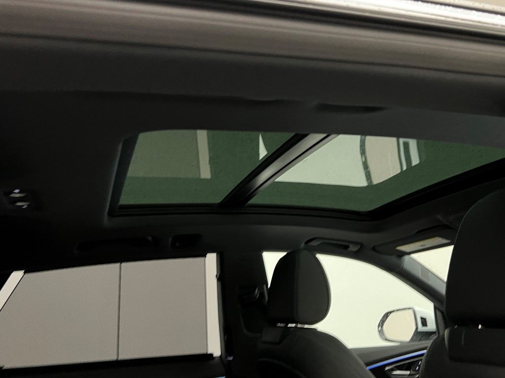 Thumbnail: 2026 Audi Q8 - 18