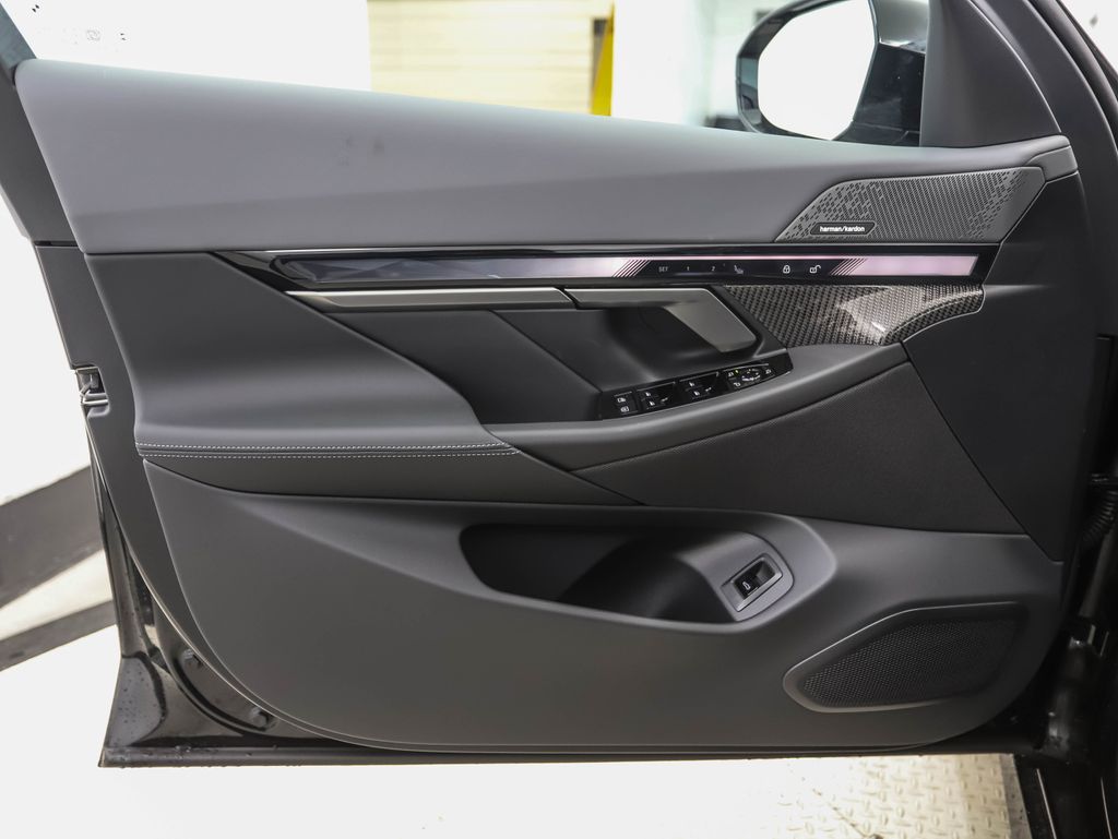 Thumbnail: 2026 BMW 5 Series - 9