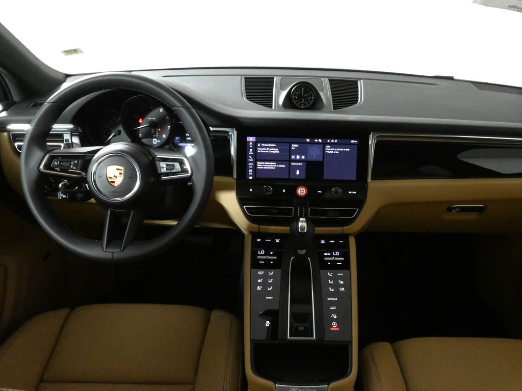 Thumbnail: 2025 Porsche Macan - 17