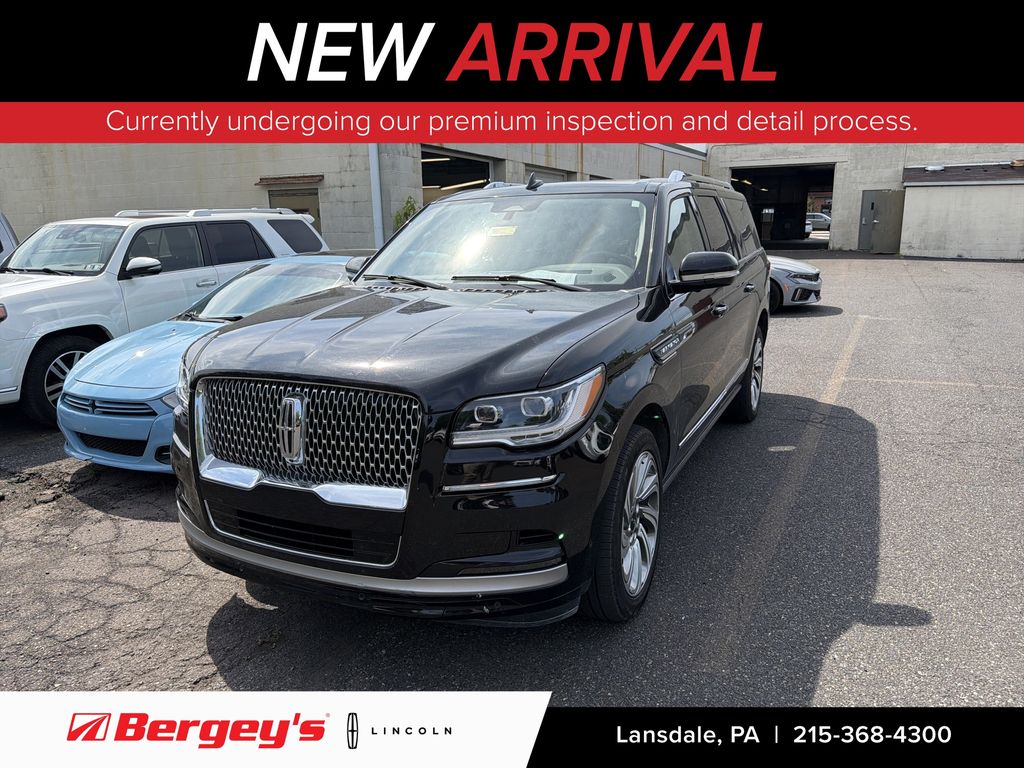 Infinite Black Metallic Clearcoat 2024 Lincoln Navigator SUV / Crossover Four-Wheel Drive Automatic