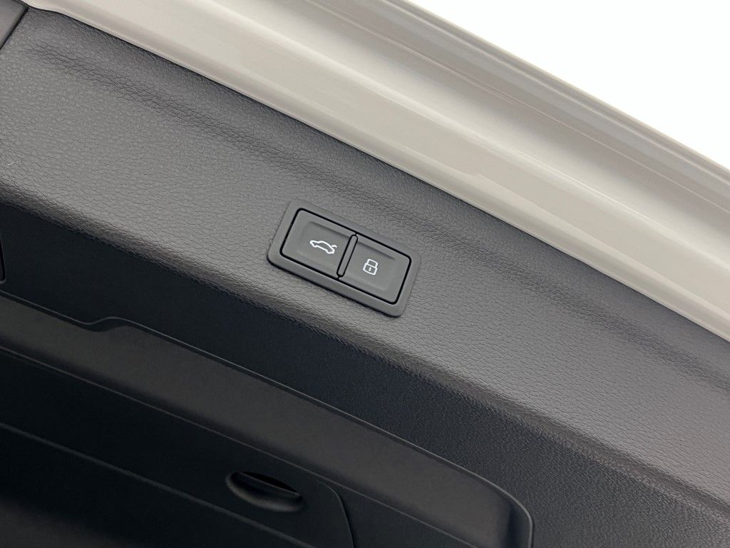 Thumbnail: 2025 Audi Q3 - 11