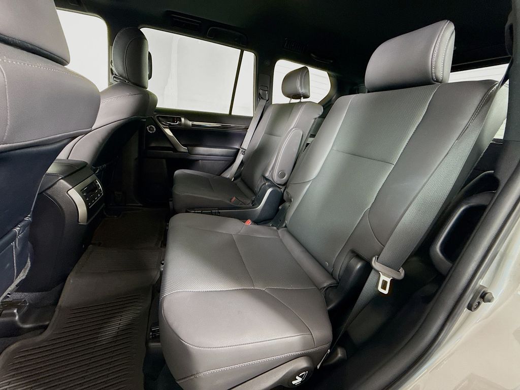 2023 Lexus GX 460 25