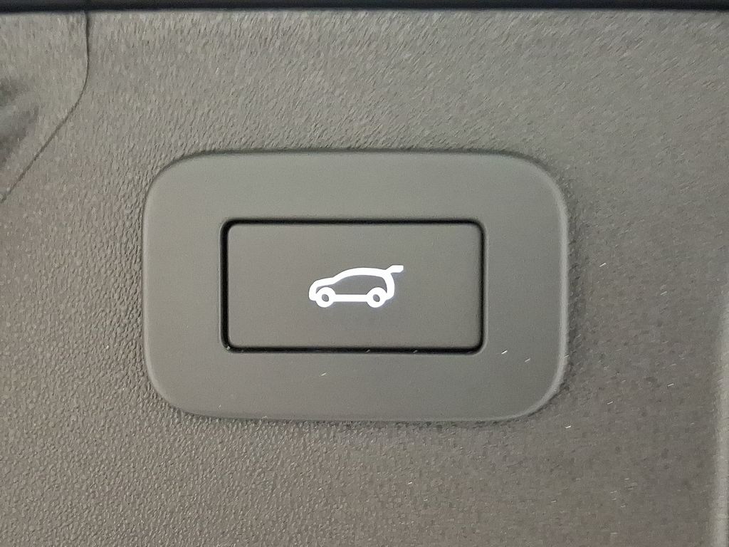2025 Land Rover Discovery Sport S 28
