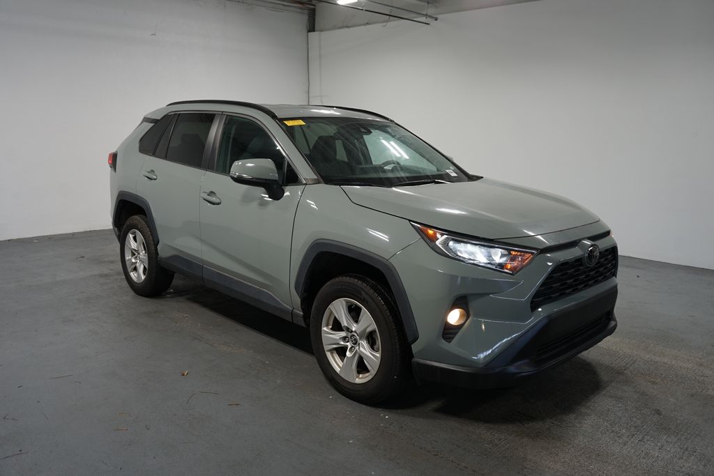 2021 Toyota RAV4 XLE 3