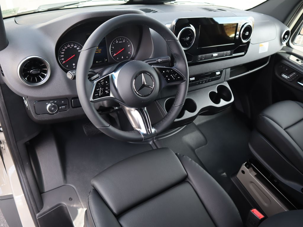 2025 Mercedes-Benz Sprinter 2500 10